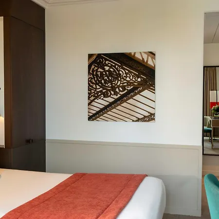 Saxe Eiffel Hotel 4*